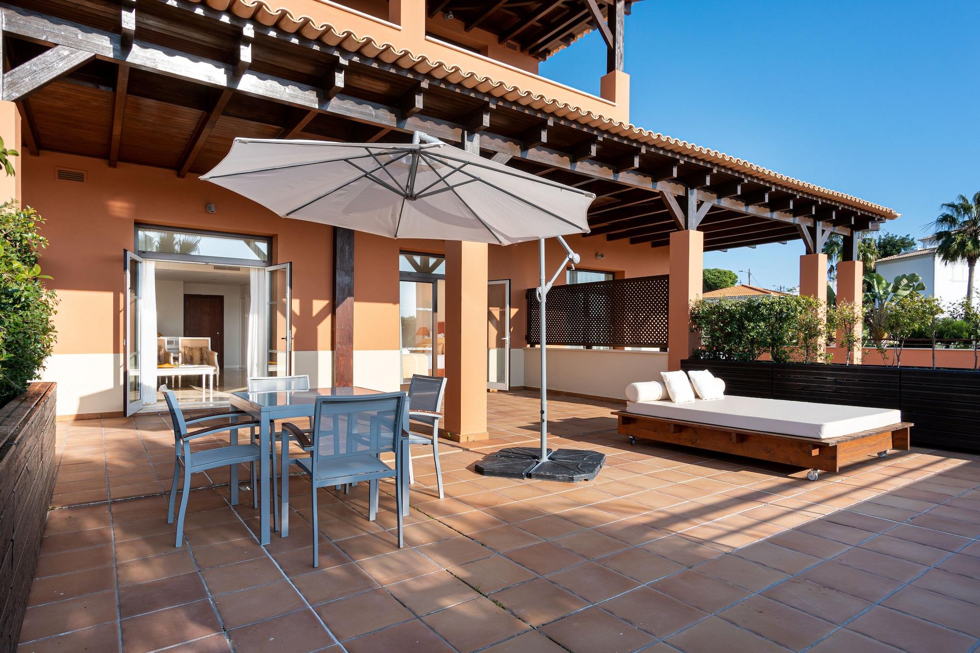 Monte Santo Resort Карвоейру Екстер'єр фото A terrace at the hotel