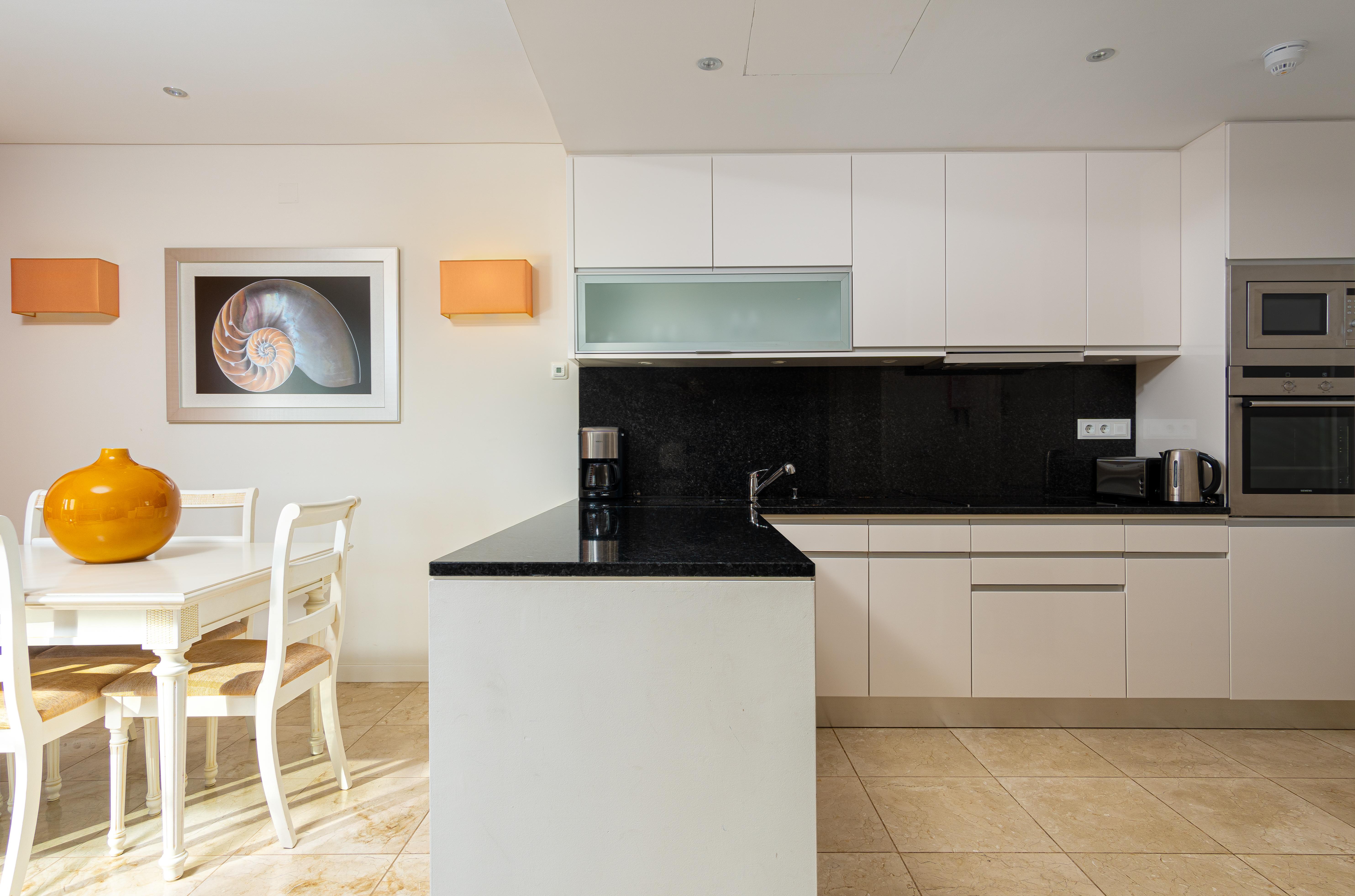 Monte Santo Resort Карвоейру Екстер'єр фото A modern kitchen