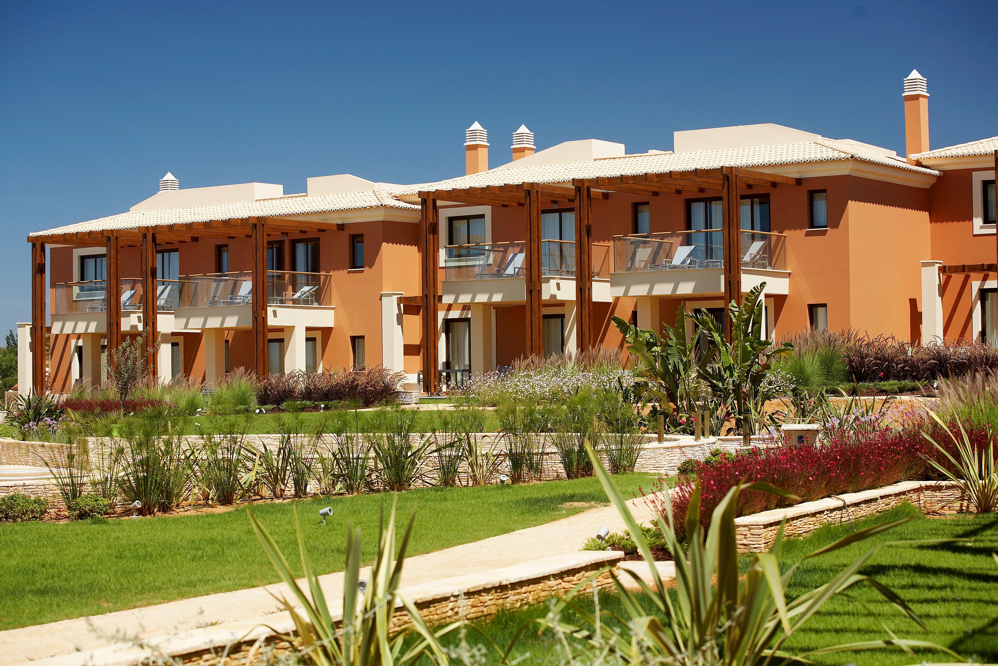 Monte Santo Resort Карвоейру Екстер'єр фото The resort's villas
