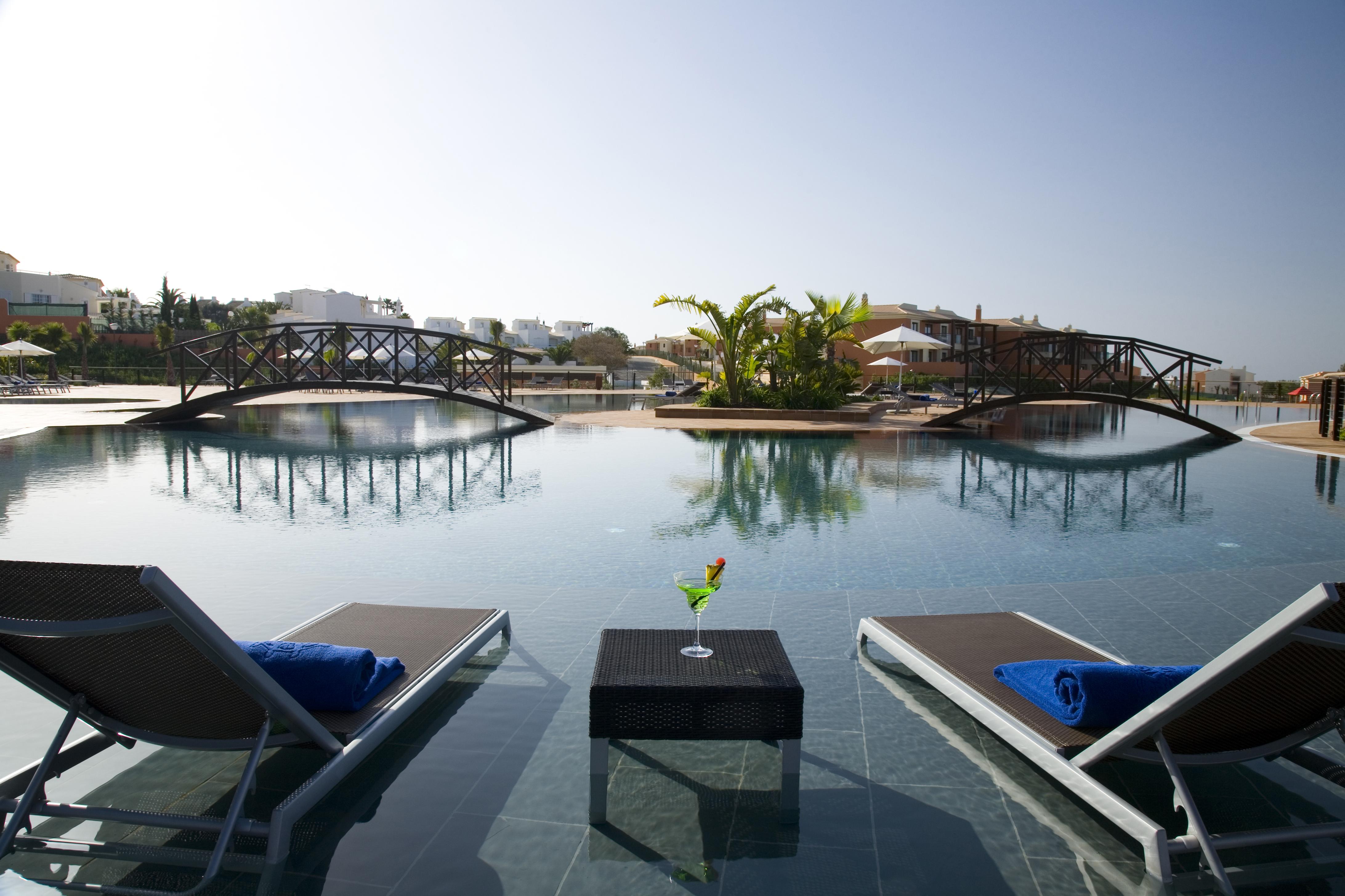 Monte Santo Resort Карвоейру Екстер'єр фото The swimming pool at the resort