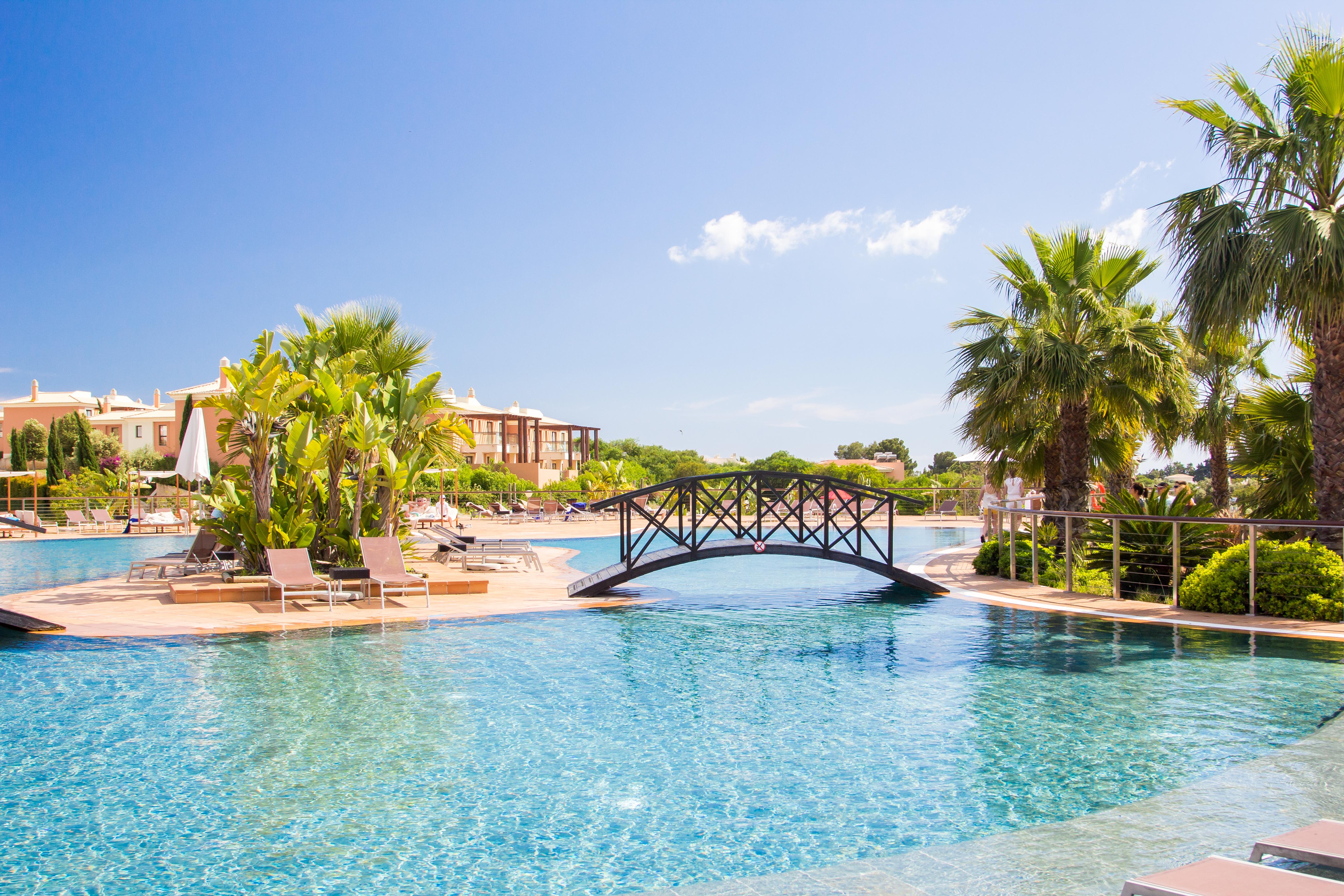 Monte Santo Resort Карвоейру Екстер'єр фото The resort's lagoon