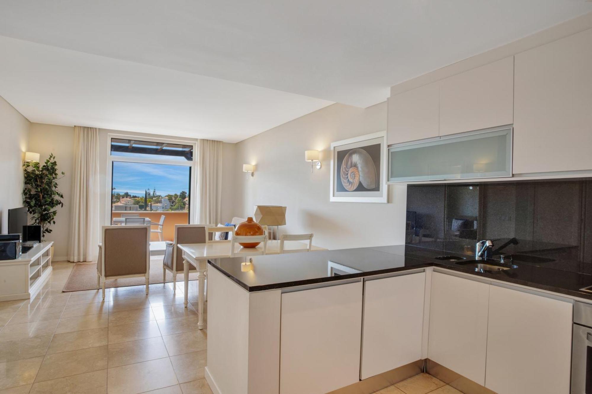 Monte Santo Resort Карвоейру Екстер'єр фото A modern kitchen