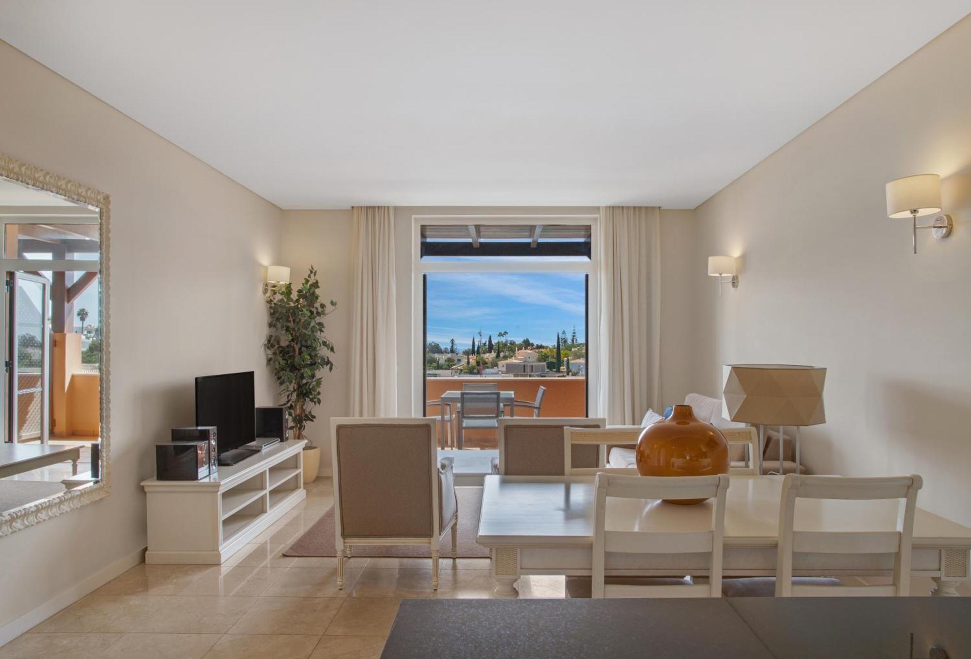 Monte Santo Resort Карвоейру Екстер'єр фото A staged living room