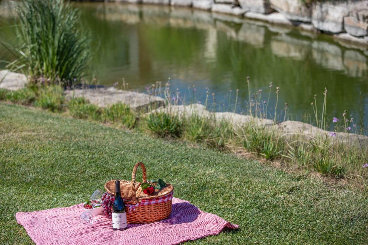 Monte Santo Resort Карвоейру Екстер'єр фото A picnic basket
